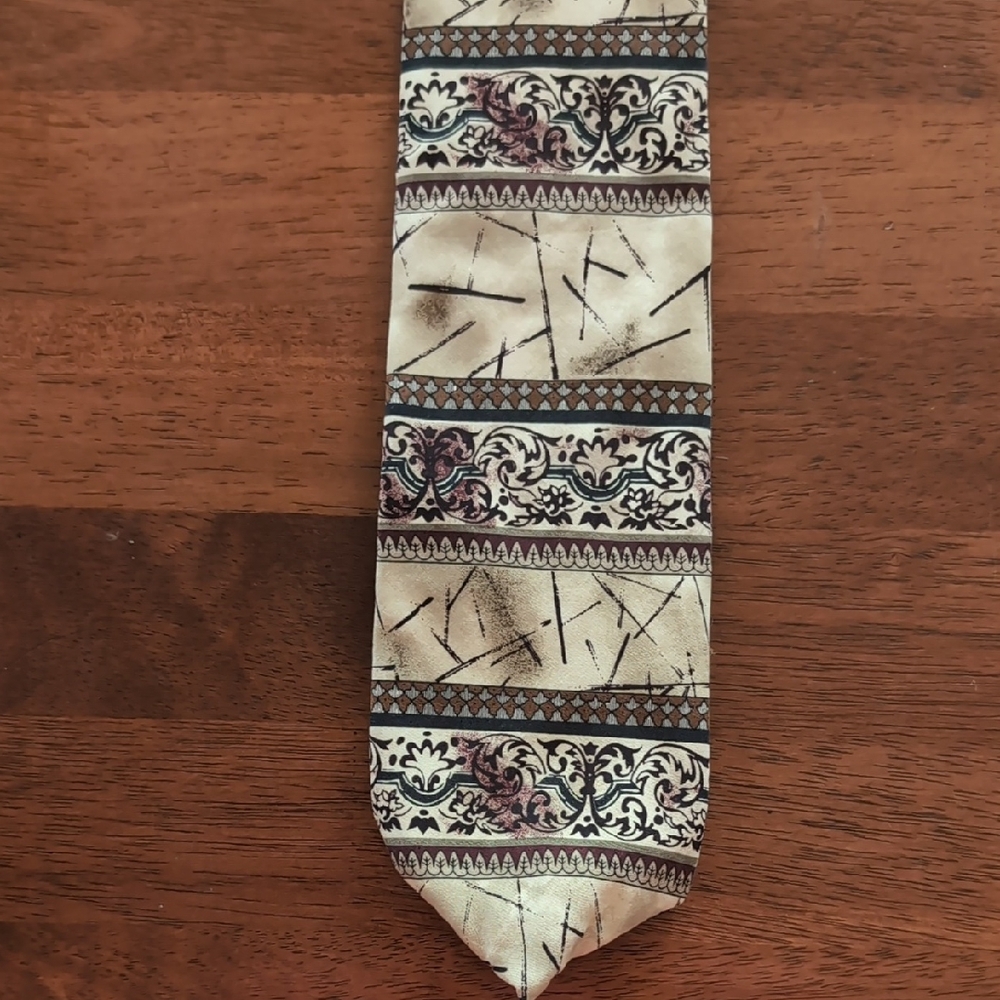 Via Veneto Cream and Black Patterned Tie